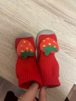 Detské topánočky červené s jahôdkami